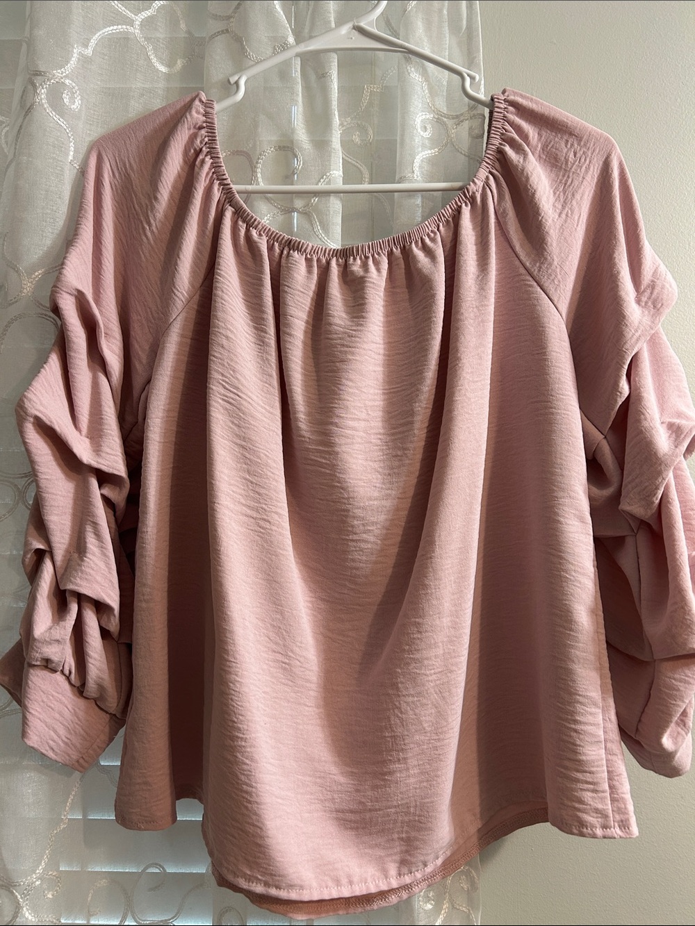 Women’s Dusty Pink Ruffled Sleeve Off-Shoulder Top